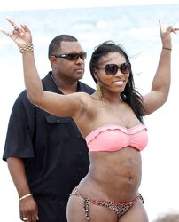 Serena Williams: Bathing Suit Muscle RUMP Pics