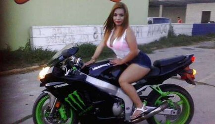 Phat Ass White Girl Latina ghetto caboose (dressed)