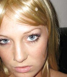 JUNGE GEILE SCHLAMPEN LIEBEN SPERMA IM GESICHT