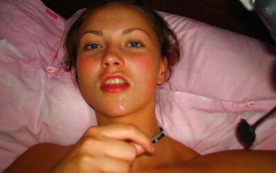 JUNGE GEILE SCHLAMPEN LIEBEN SPERMA IM GESICHT