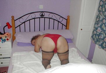 Old slapper playing with her faux-cock