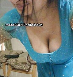 Choot n gaaand of aunties!!