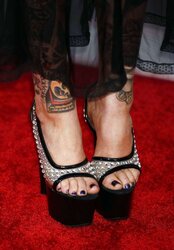Kat Von D Sole Images