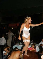 Unclothing inexperienced bride