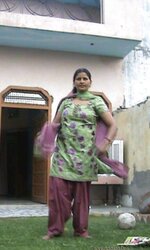 SUPUR SPLENDID AUNTY