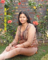 SUPUR SPLENDID AUNTY