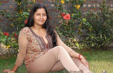 SUPUR SPLENDID AUNTY