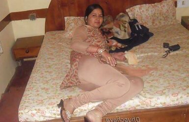 SUPUR SPLENDID AUNTY