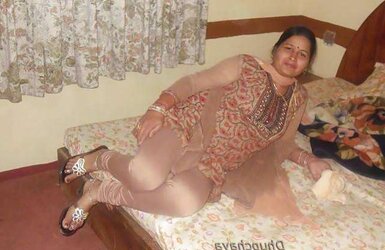 SUPUR SPLENDID AUNTY