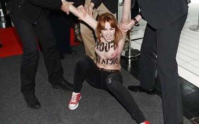 Putin meets Femen activists in Hannover