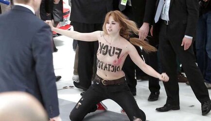 Putin meets Femen activists in Hannover