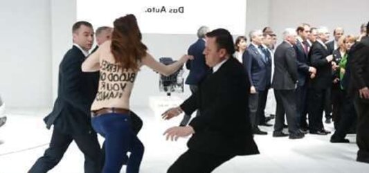 Putin meets Femen activists in Hannover