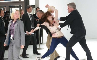 Putin meets Femen activists in Hannover