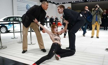 Putin meets Femen activists in Hannover