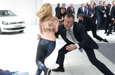 Putin meets Femen activists in Hannover