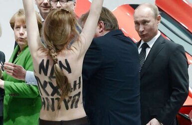 Putin meets Femen activists in Hannover