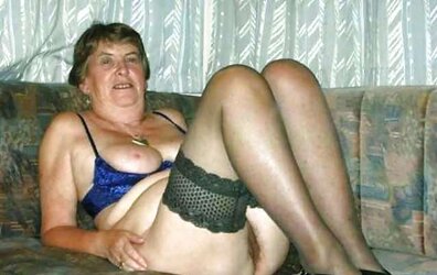 Uber-Sexy old damsels!