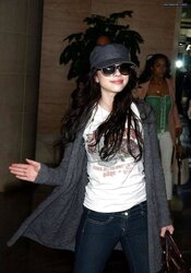 Michelle Trachtenberg - Taut DENIM, part