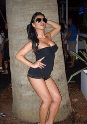FACEBOOK PICTURES OF SUPER-STEAMY CHICKS V
