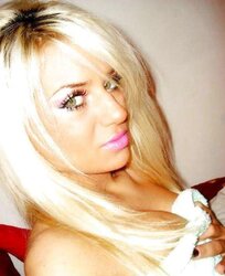 FACEBOOK PICTURES OF SUPER-STEAMY CHICKS V