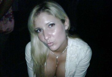 FACEBOOK PICTURES OF SUPER-STEAMY CHICKS V