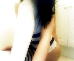 FACEBOOK PICTURES OF SUPER-STEAMY CHICKS V