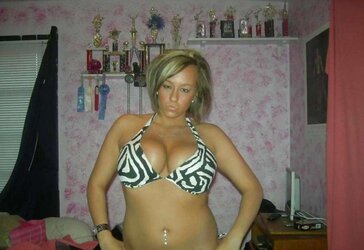 FACEBOOK PICTURES OF SUPER-STEAMY CHICKS V