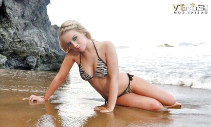 Hannah Martin - On The Beach