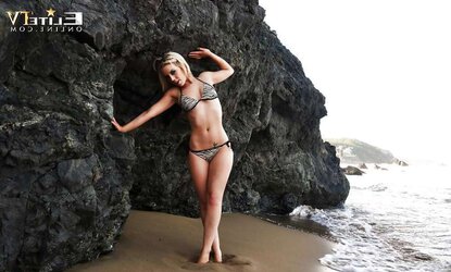 Hannah Martin - On The Beach