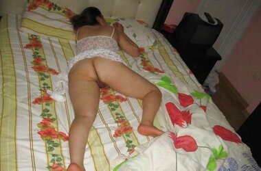 Nonude, voyeur , upskirt more housewife