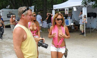 Inexperienced, atractive and bare at nudes-a-poppin