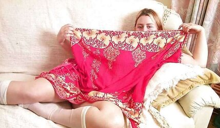 Dark-platinum-blonde PLUMPER Briony posing here and there