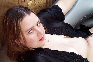 Dark-platinum-blonde PLUMPER Briony posing here and there