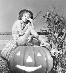 Thanksgiving - Vintage Pinup Images