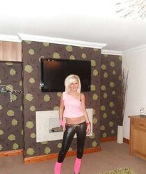 Facebook tramps in steaming leggings