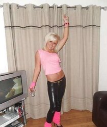 Facebook tramps in steaming leggings
