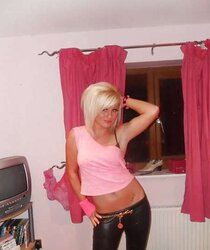 Facebook tramps in steaming leggings