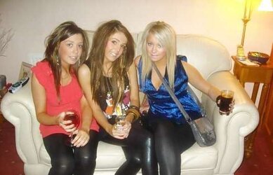 Facebook tramps in steaming leggings