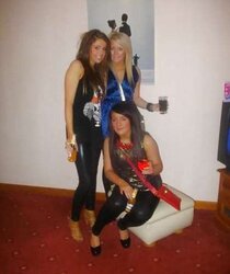 Facebook tramps in steaming leggings