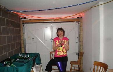 Facebook tramps in steaming leggings