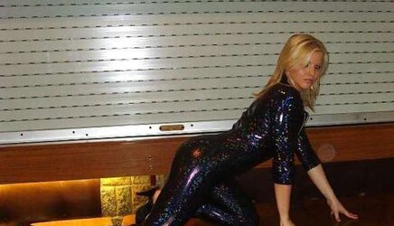 Facebook tramps in steaming leggings