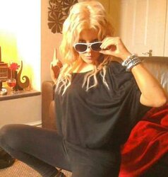 Facebook tramps in steaming leggings