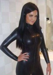 Facebook tramps in steaming leggings