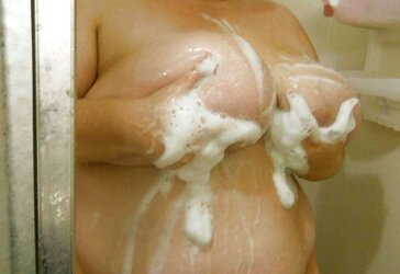 PLUMPER Teenager - Shower Time!