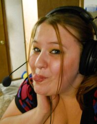 PLUMPER Teenager - Shower Time!