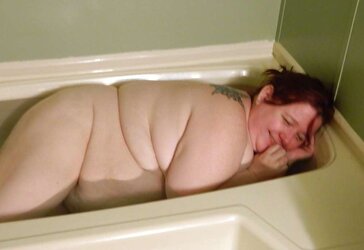 Piggy in bath