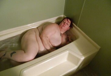 Piggy in bath