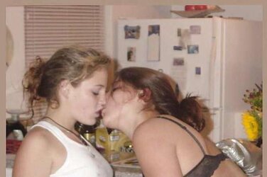 Smooching nymphs
