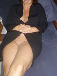 Linda Buisiness female in only my cover and shoes