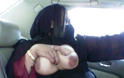 Non-porno Arab dame, with or sans hijab